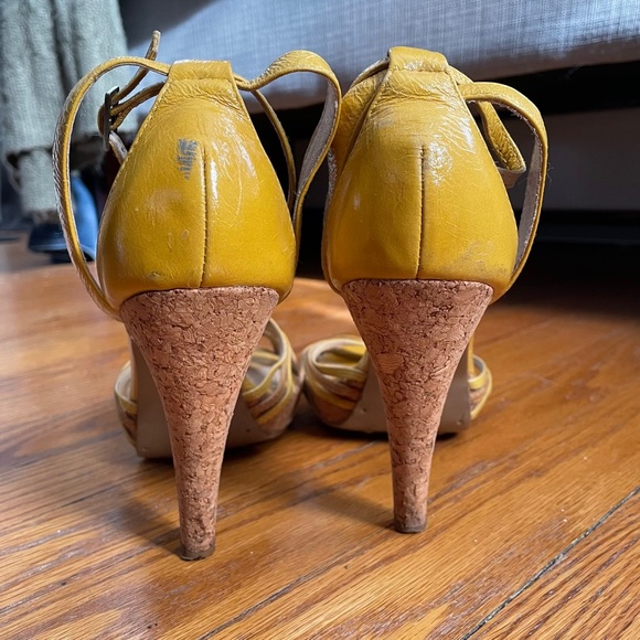 Tan and yellow strappy heels - Picture 4 of 6